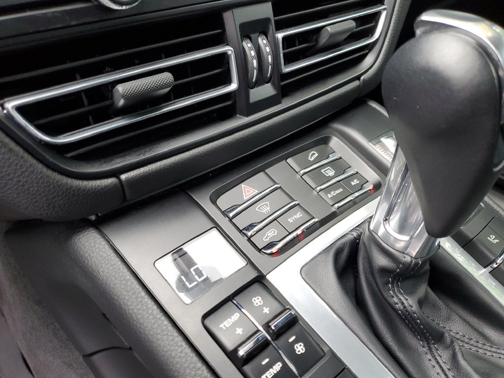 Used 2021 Porsche Macan AWD/4WD image 31