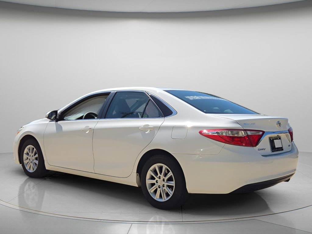 Used 2016 Toyota Camry LE image 6