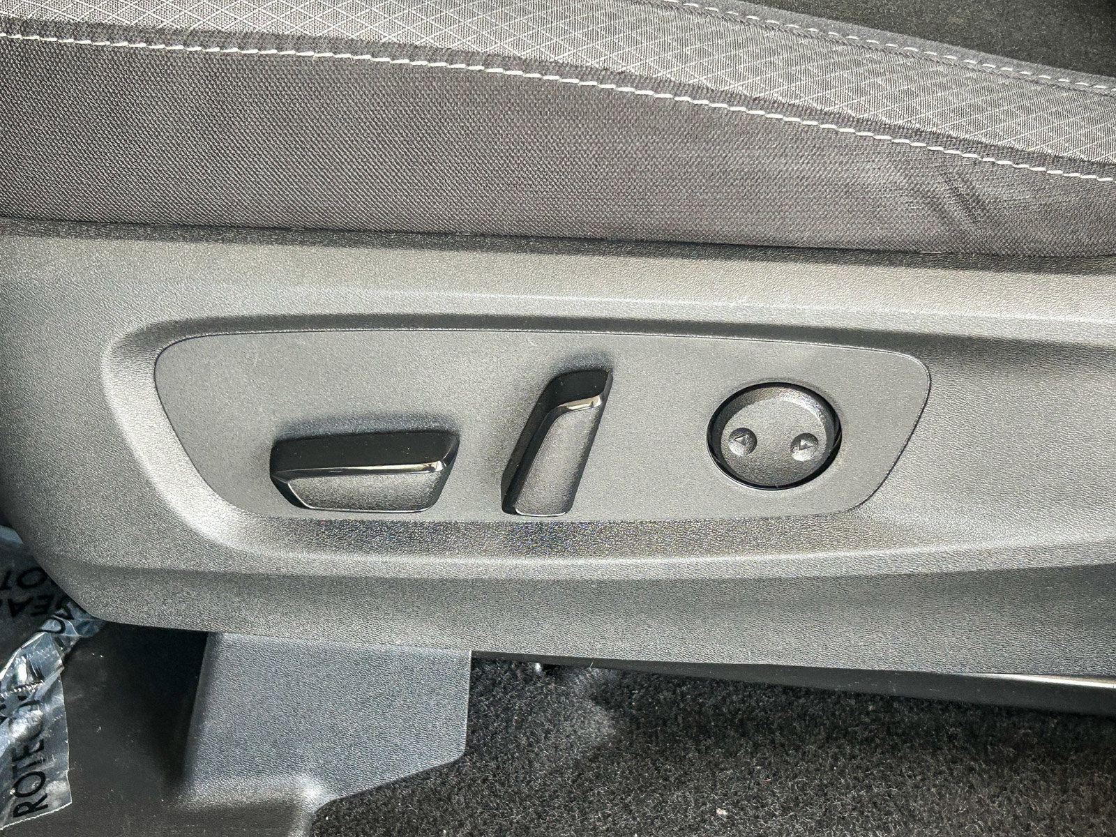 Used 2025 Nissan Pathfinder SV FWD image 22