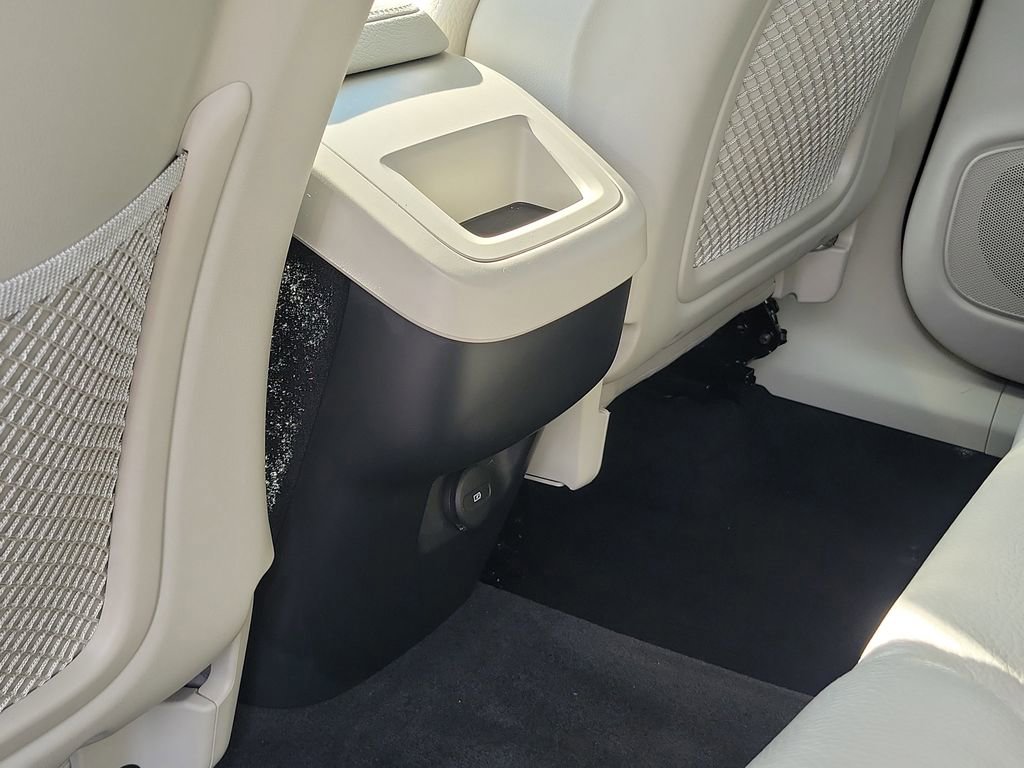 Used 2021 Volvo XC60 T5 Momentum w/ Protection Package Premier image 18