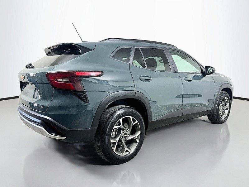 Used 2025 Chevrolet Trax LT FWD image 7