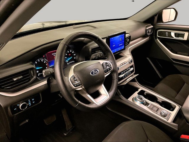 Used 2023 Ford Explorer XLT AWD/4WD image 12