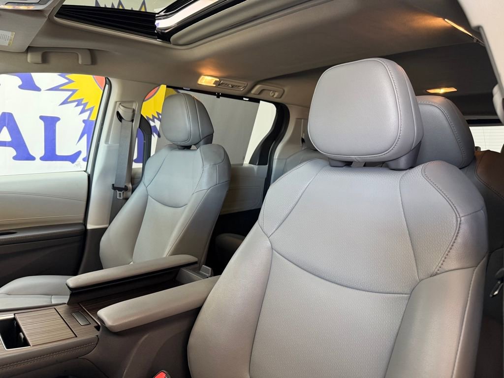 Used 2024 Toyota Sienna XLE image 10