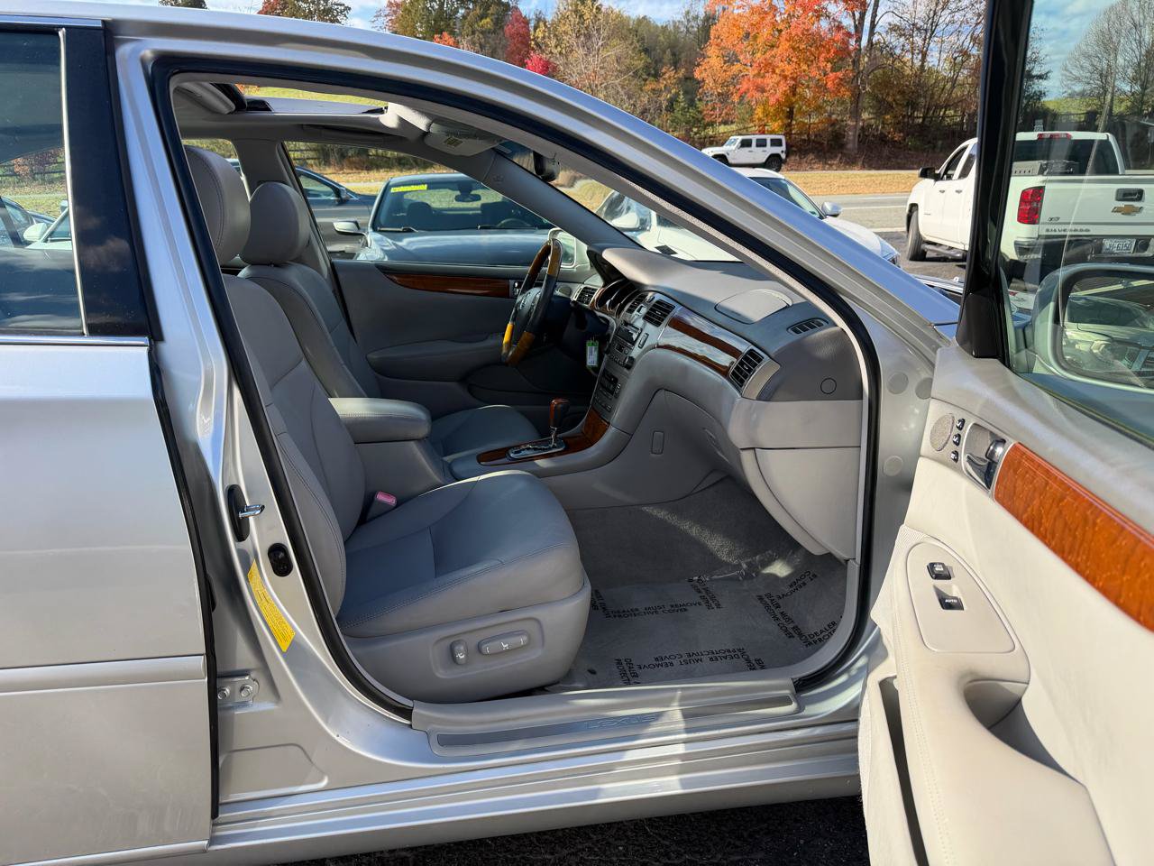 Used 2005 Lexus ES 330 FWD image 18
