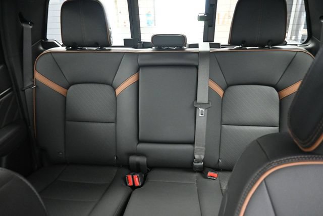 Used 2025 GMC Canyon AT4 w/ Nightfall Edition AWD/4WD image 36
