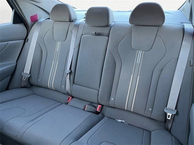 Certified 2025 Hyundai Elantra SEL w/ Cargo Package image 14