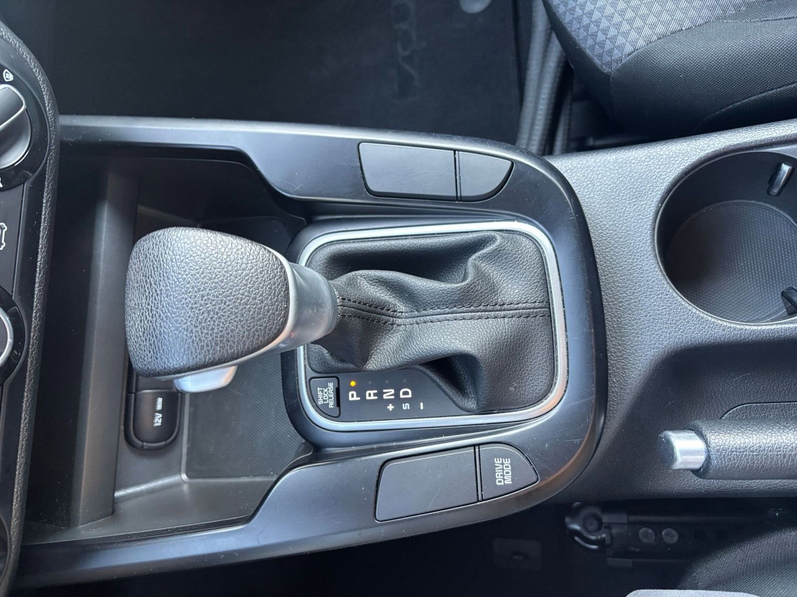 Used 2025 Kia Soul LX w/ LX Technology Package FWD image 40