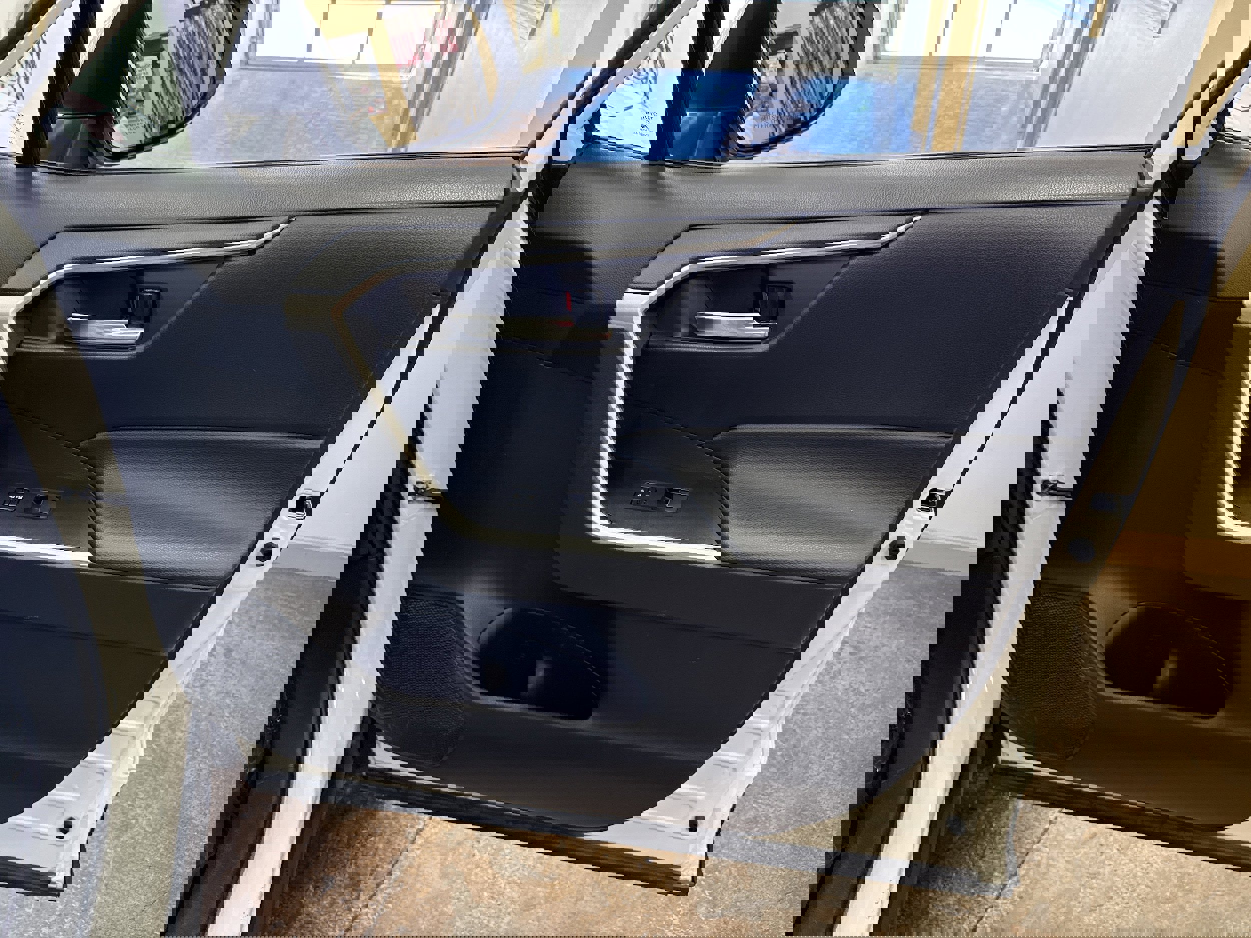 Used 2021 Toyota RAV4 XLE Premium image 16