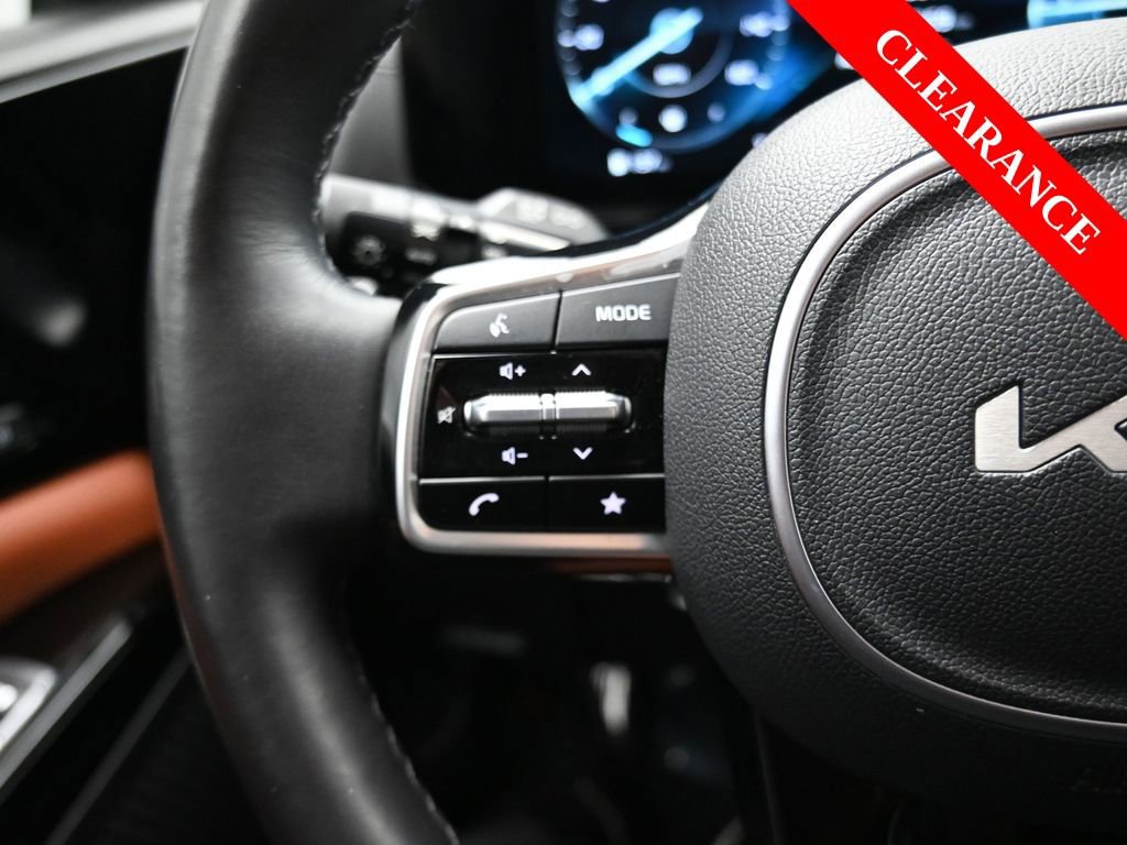 Used 2023 Kia Carnival SX Prestige image 26