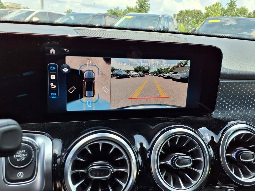 Used 2025 Mercedes-Benz GLB 250 4MATIC image 19