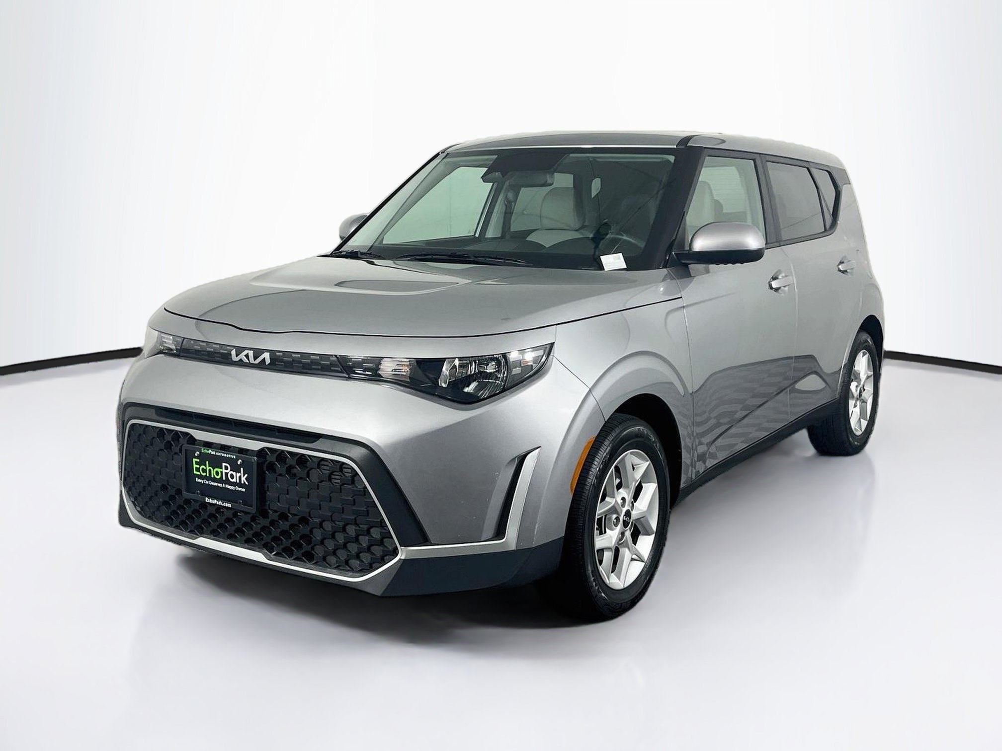 Used 2025 Kia Soul LX w/ LX Technology Package FWD image 3