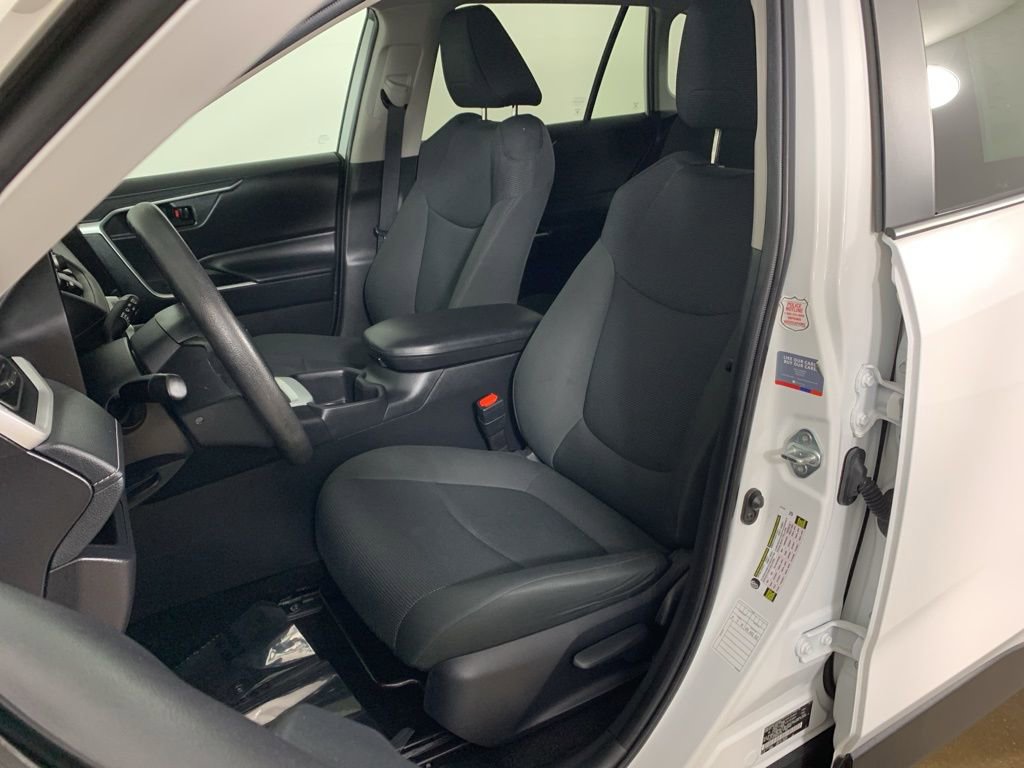 Used 2024 Toyota RAV4 LE AWD/4WD image 27