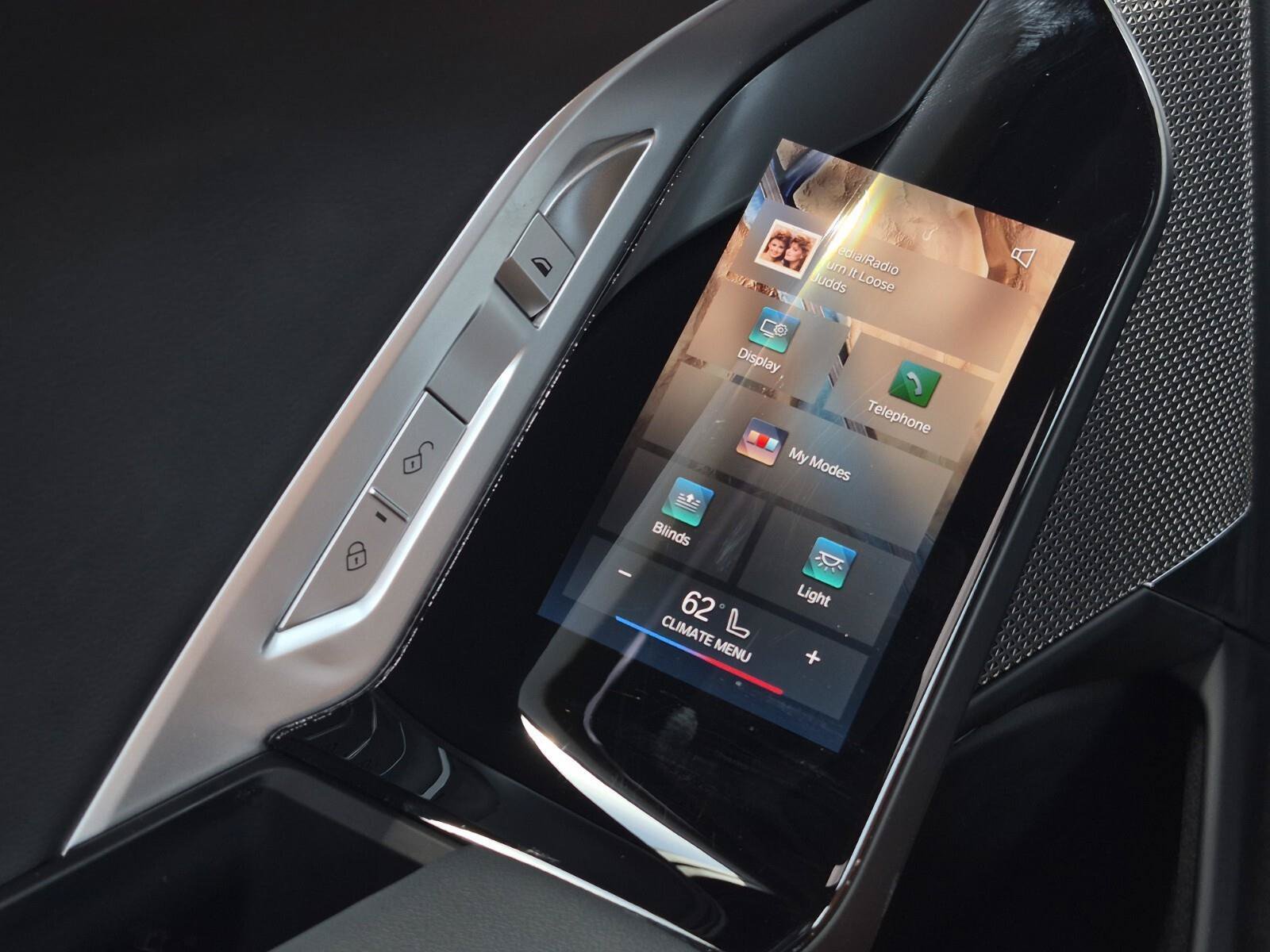 Certified 2025 BMW 740i w/ Premium Package RWD image 18