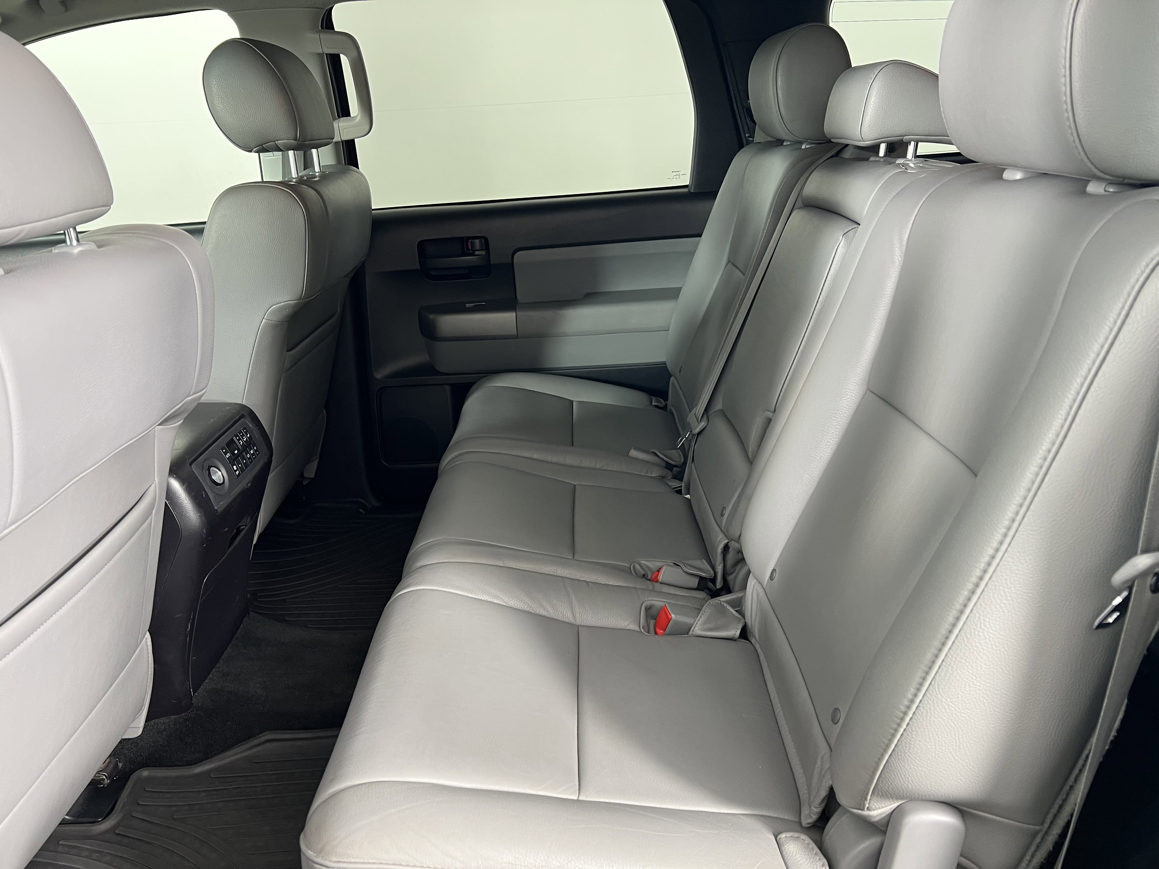 Used 2014 Toyota Sequoia SR5 w/ Premium Package AWD/4WD image 20