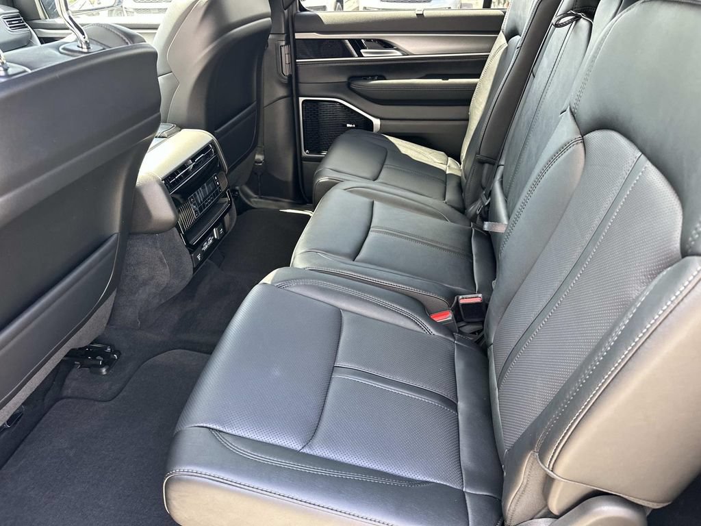 New 2026 Jeep Grand Wagoneer L Limited AWD/4WD image 17