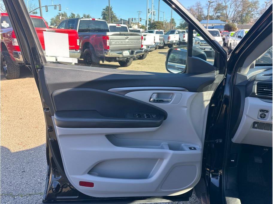 Used 2018 Honda Pilot LX image 15