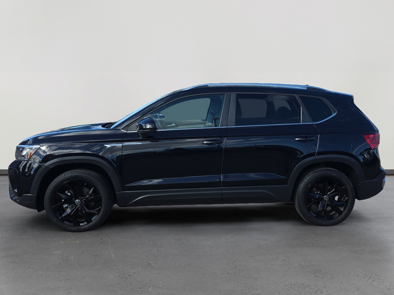 Certified 2023 Volkswagen Taos SE w/ Black Wheel Package image 2