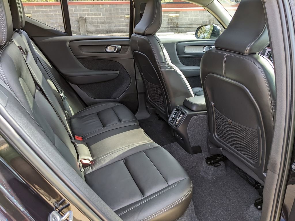 Used 2023 Volvo XC40 B5 Ultimate w/ Protection Package Premier image 25