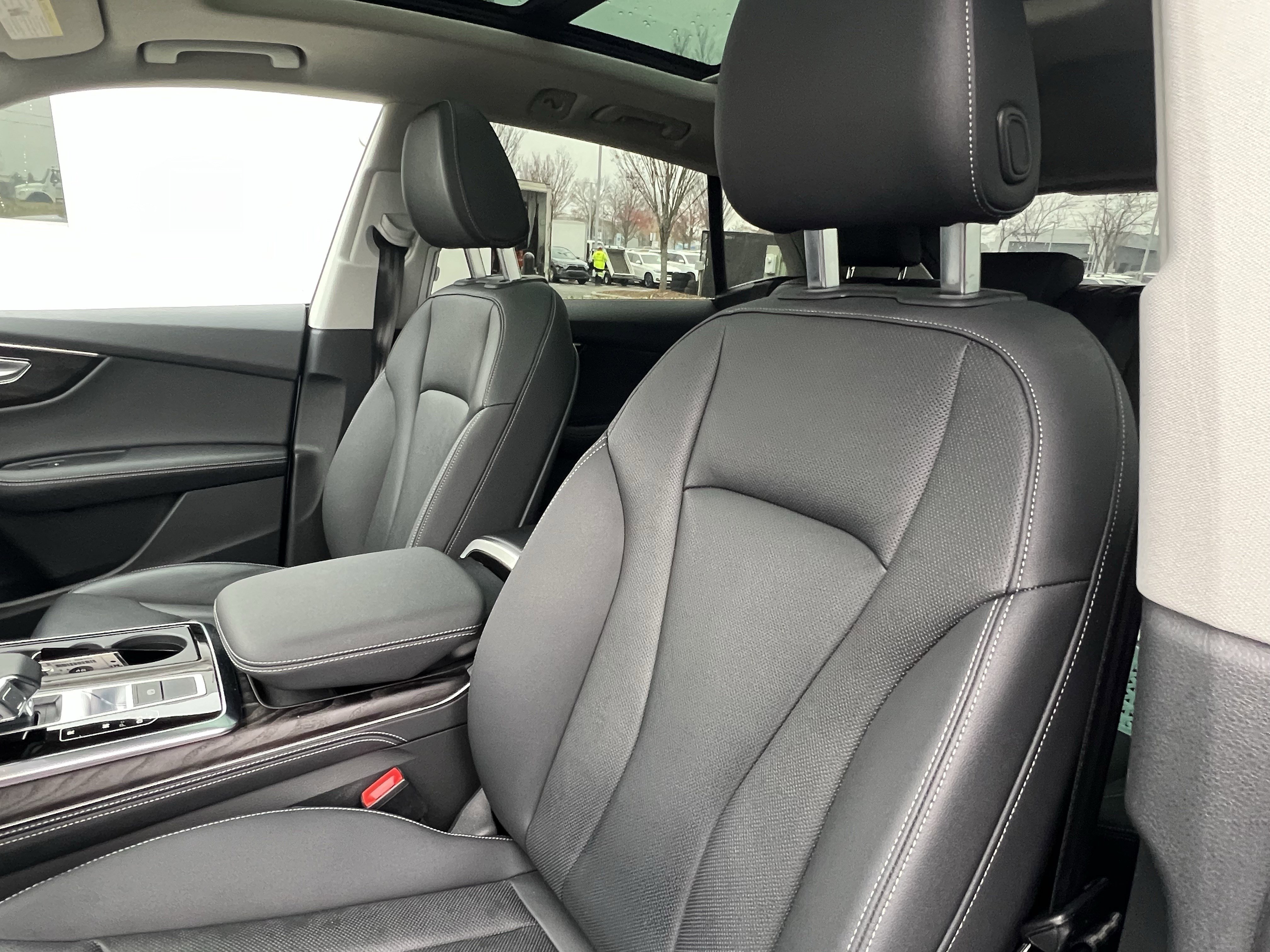 Used 2023 Audi Q8 Premium Plus image 16