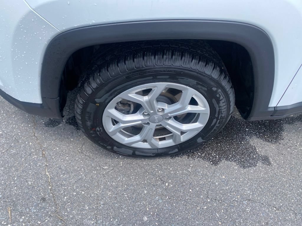 Used 2024 Jeep Compass Latitude AWD/4WD image 11
