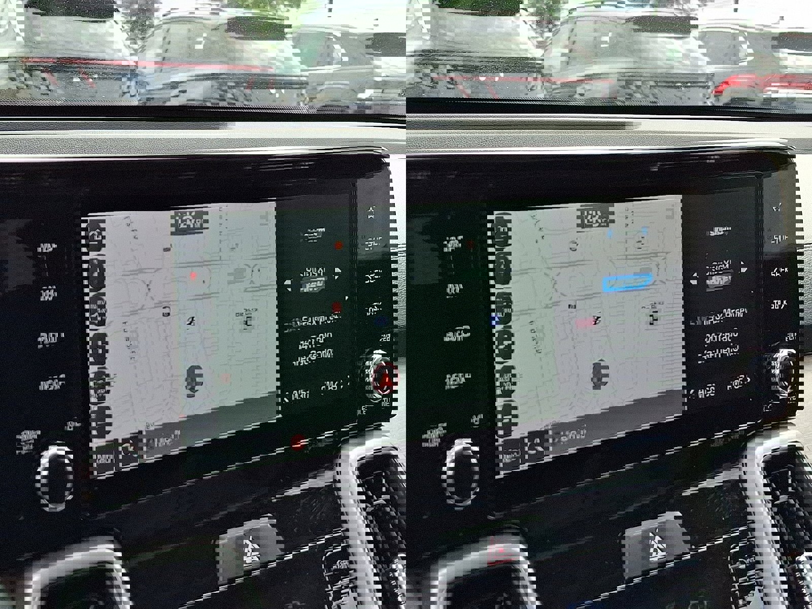 Used 2022 Kia Sorento EX w/ Panoramic Sunroof Package image 19