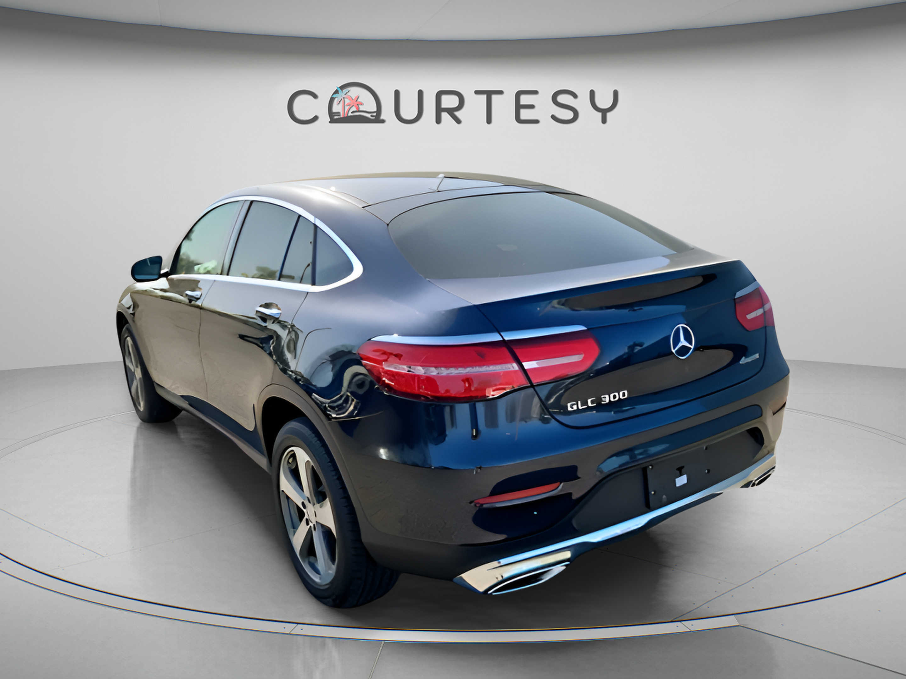 Used 2017 Mercedes-Benz GLC 300 4MATIC Coupe image 2