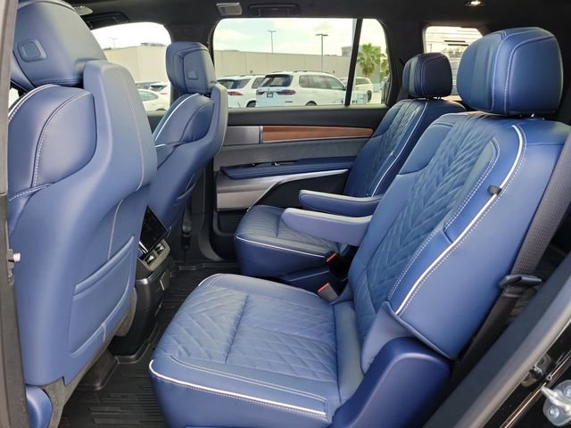 Certified 2026 Cadillac Vistiq Premium Luxury AWD/4WD image 22