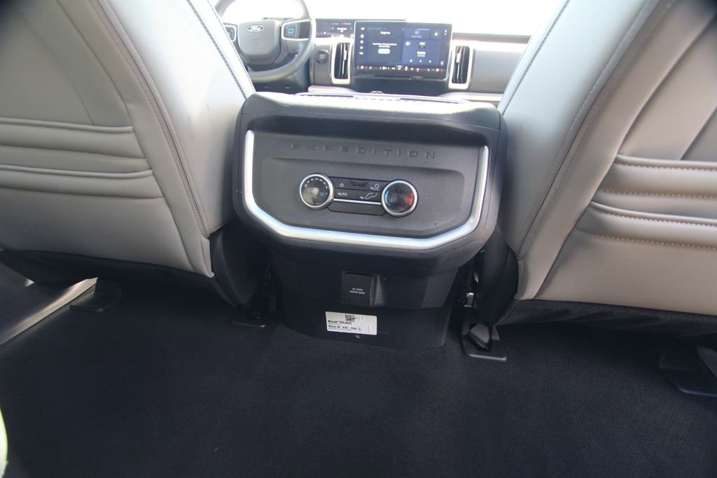 Used 2025 Ford Expedition Active AWD/4WD image 46