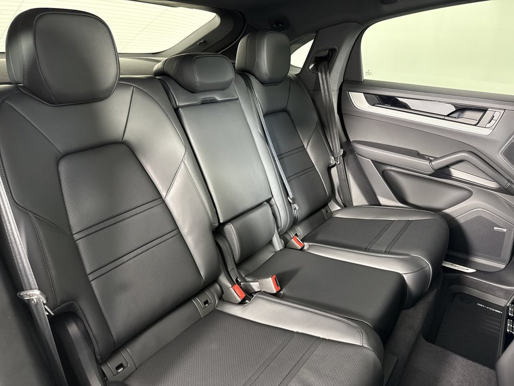 New 2026 Porsche Cayenne Coupe AWD/4WD image 22