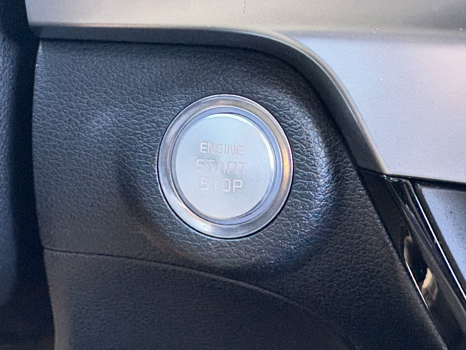 Used 2025 Kia Telluride S FWD image 31