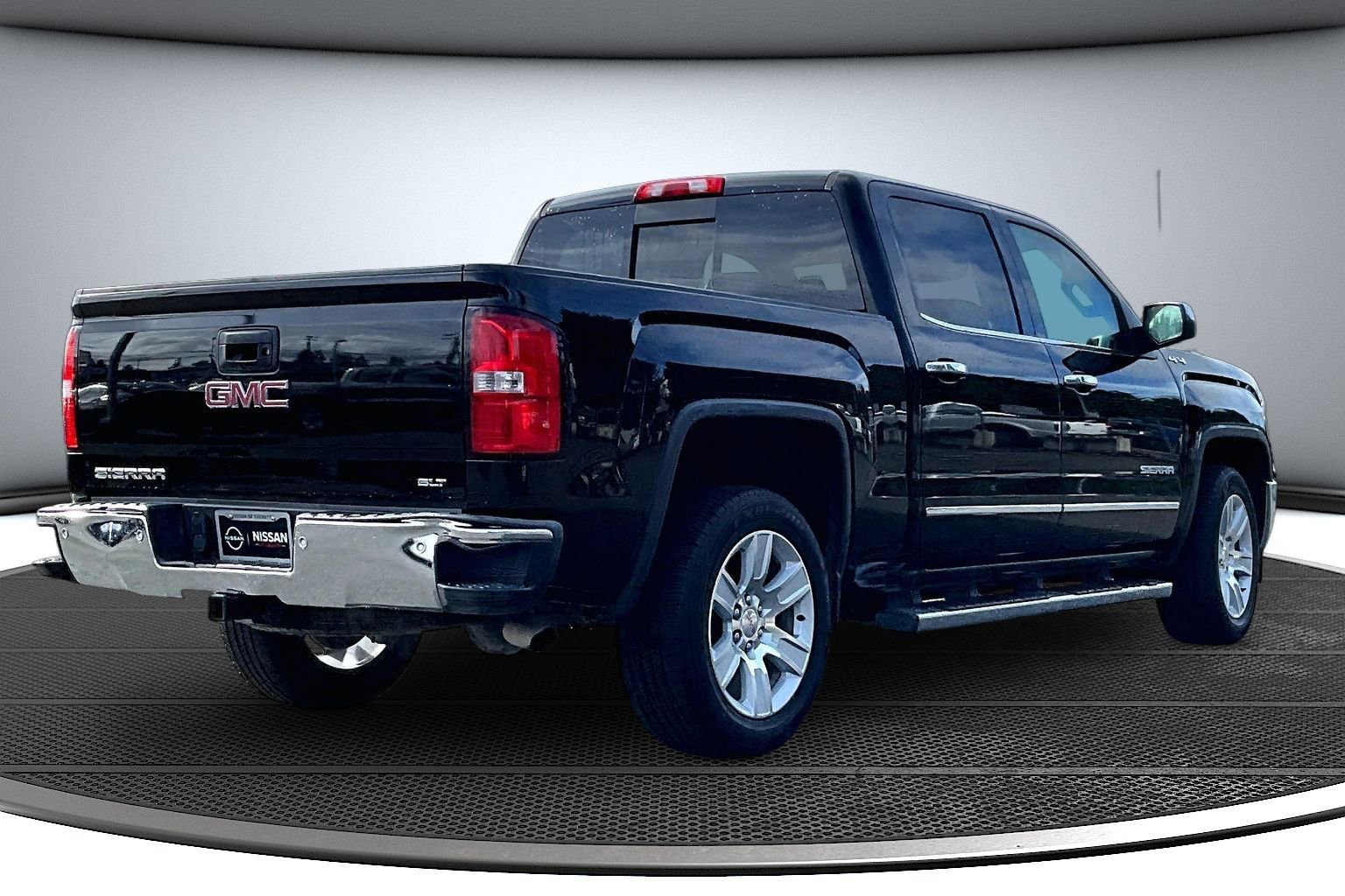 Used 2015 GMC Sierra 1500 SLT w/ SLT Preferred Package AWD/4WD image 6