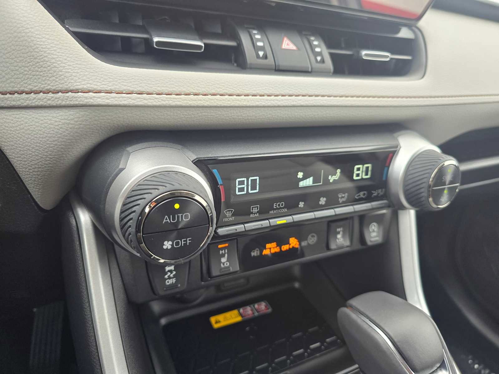 Used 2025 Toyota RAV4 XLE Premium image 30