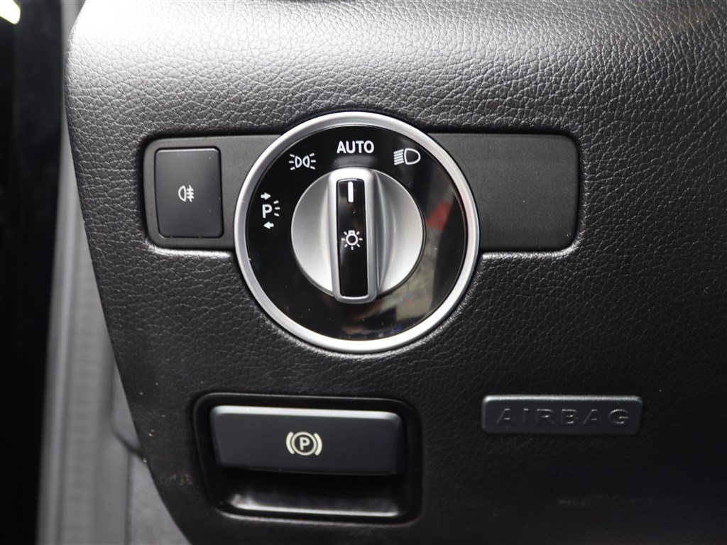 Used 2017 Mercedes-Benz SLC 300 image 30