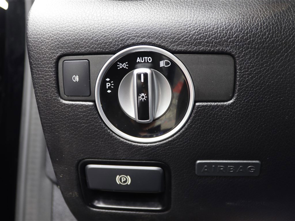 Used 2017 Mercedes-Benz SLC 300 image 30