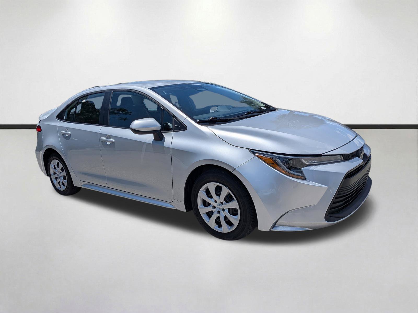 Used 2025 Toyota Corolla LE FWD image 1