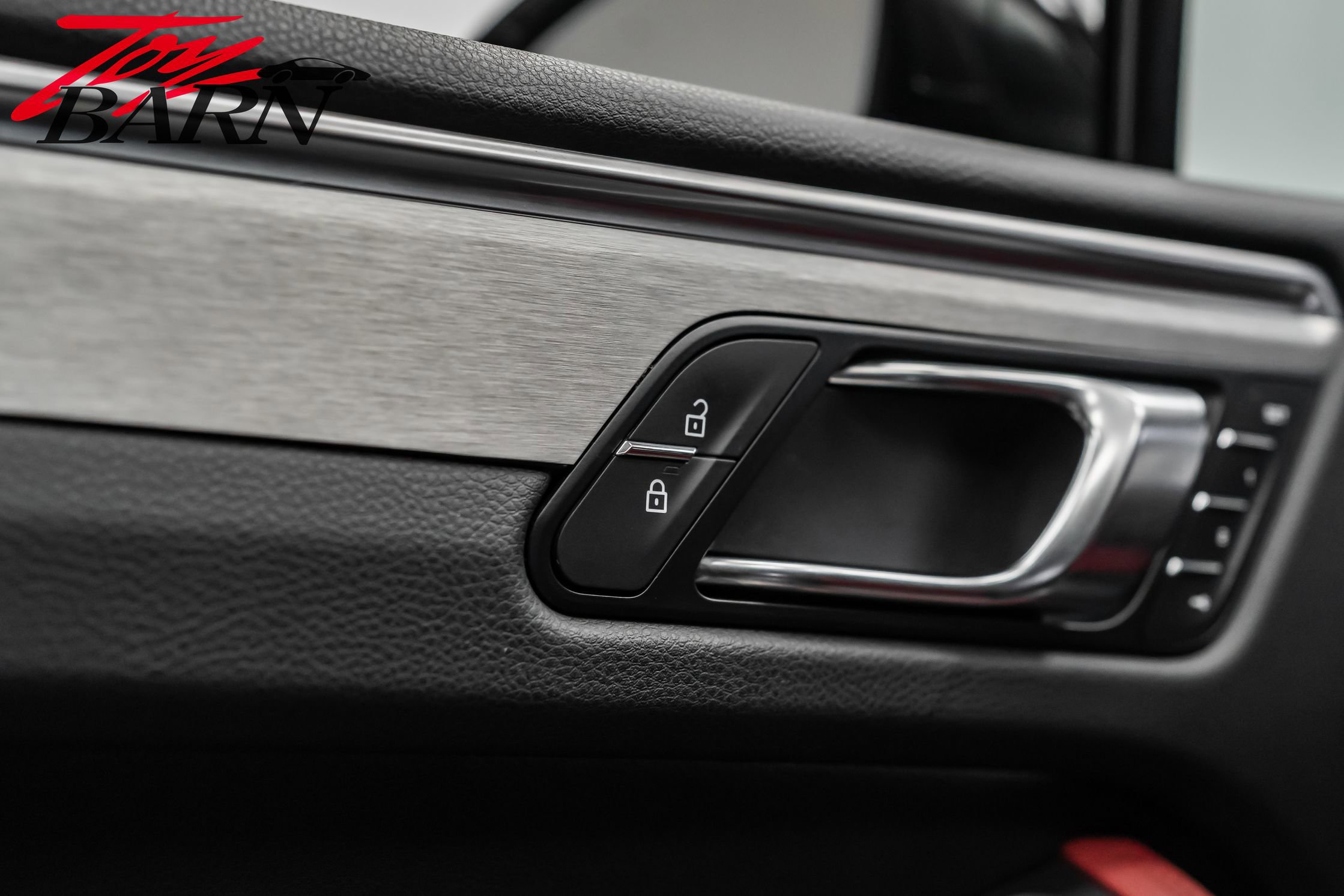 Used 2020 Porsche Macan Turbo image 20