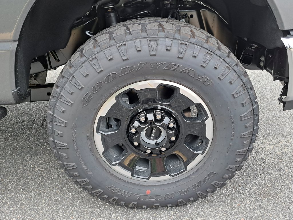 New 2026 Ford F350 XLT w/ XLT Premium Package AWD/4WD image 18