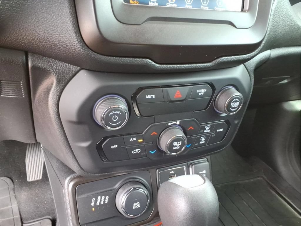 Certified 2019 Jeep Renegade Altitude w/ Quick Order Package 2XM AWD/4WD image 26