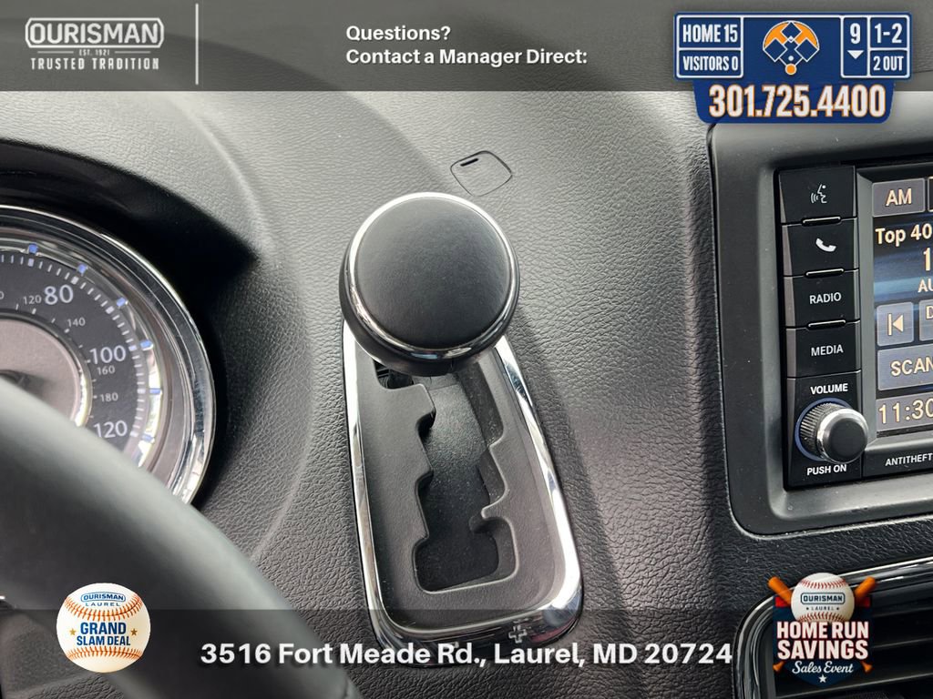 Used 2016 Chrysler Town & Country Touring-L FWD image 14