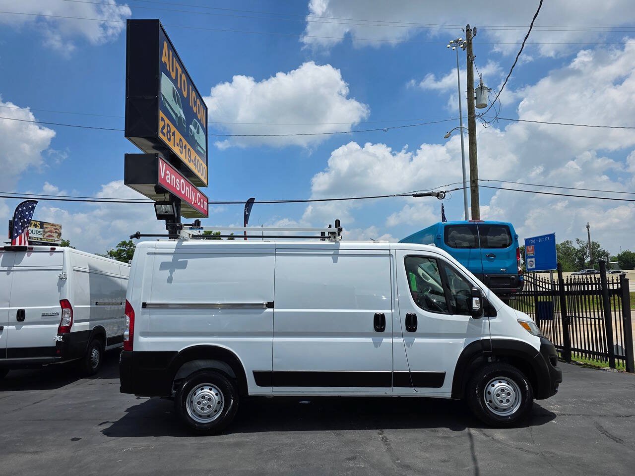 Used 2023 RAM ProMaster 2500 FWD image 3