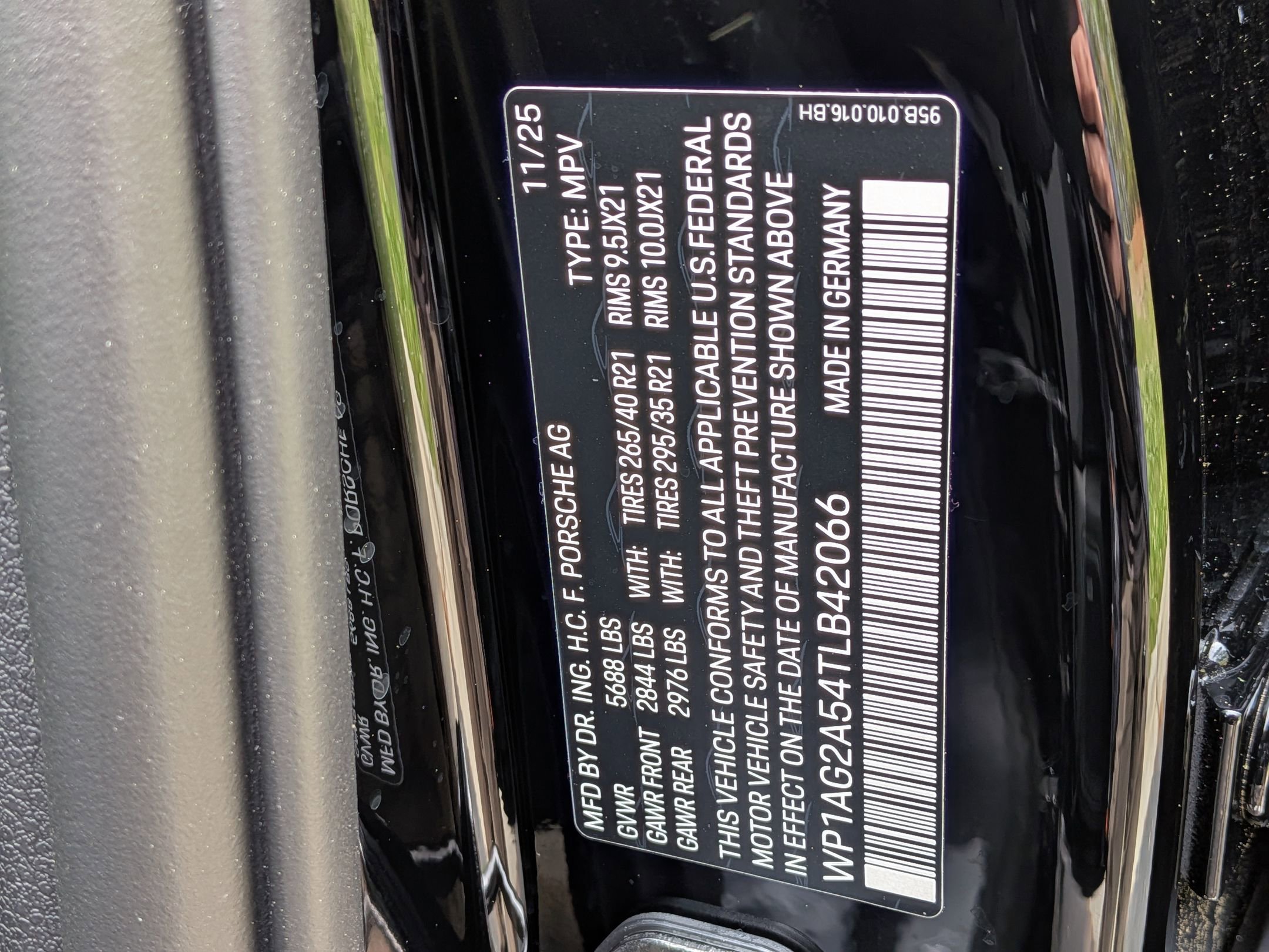Certified 2026 Porsche Macan S AWD/4WD image 38