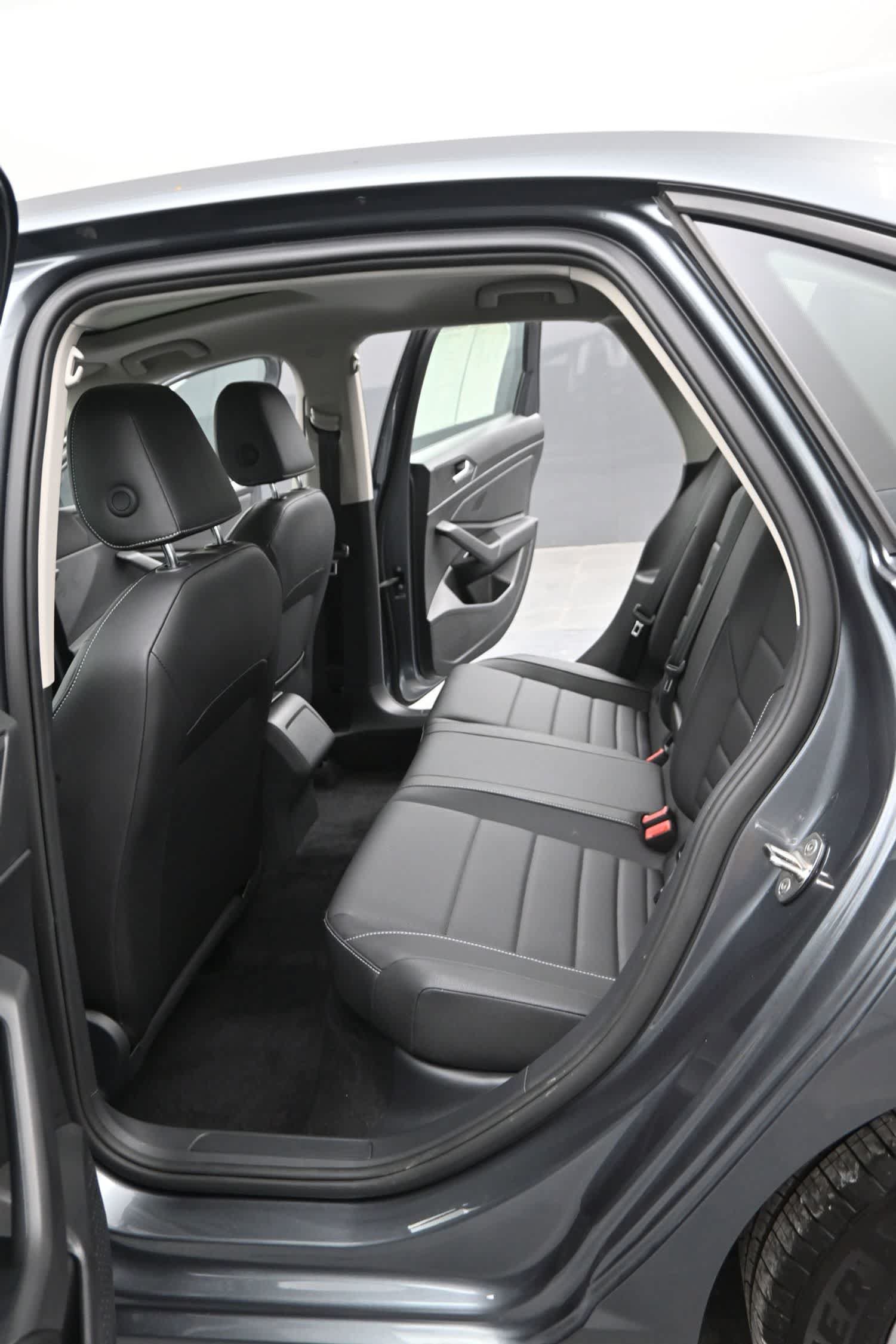 Used 2021 Volkswagen Jetta SE FWD image 16