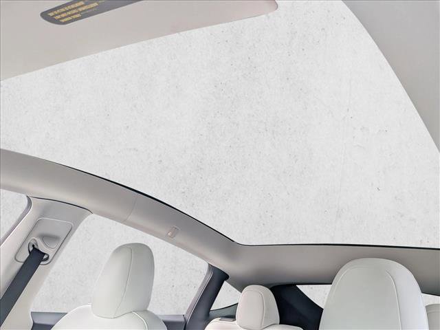 Used 2022 Tesla Model Y Performance image 21