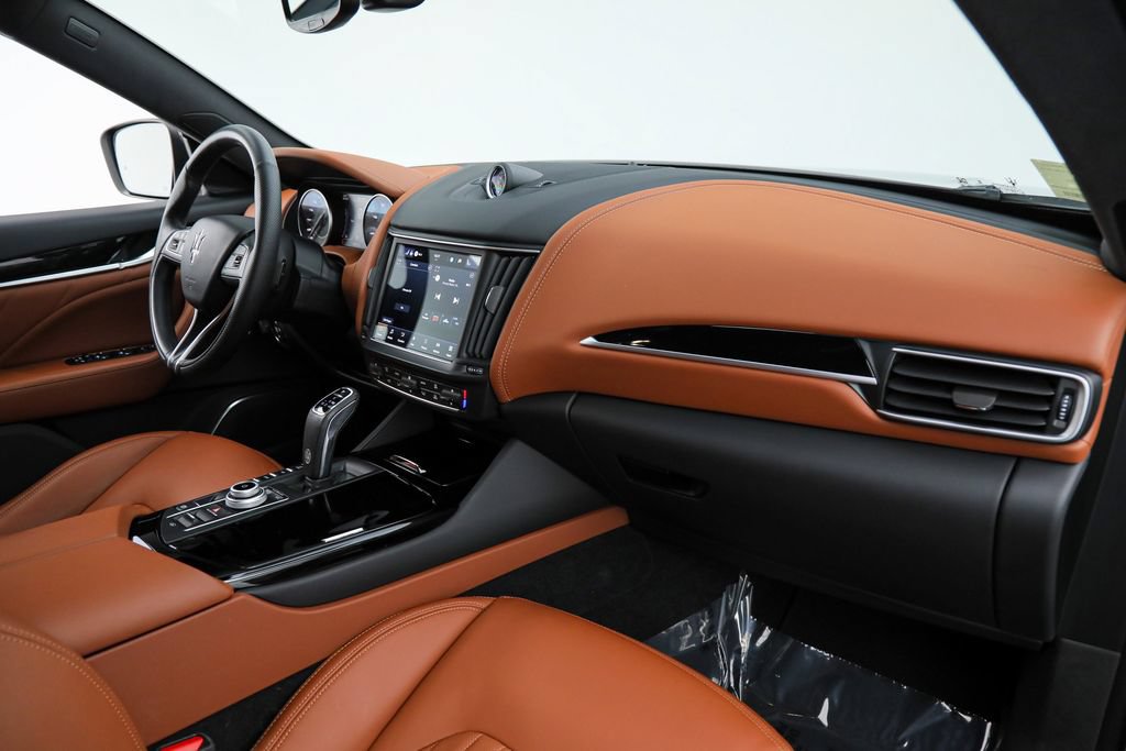 Certified 2023 Maserati Levante GT AWD/4WD image 10