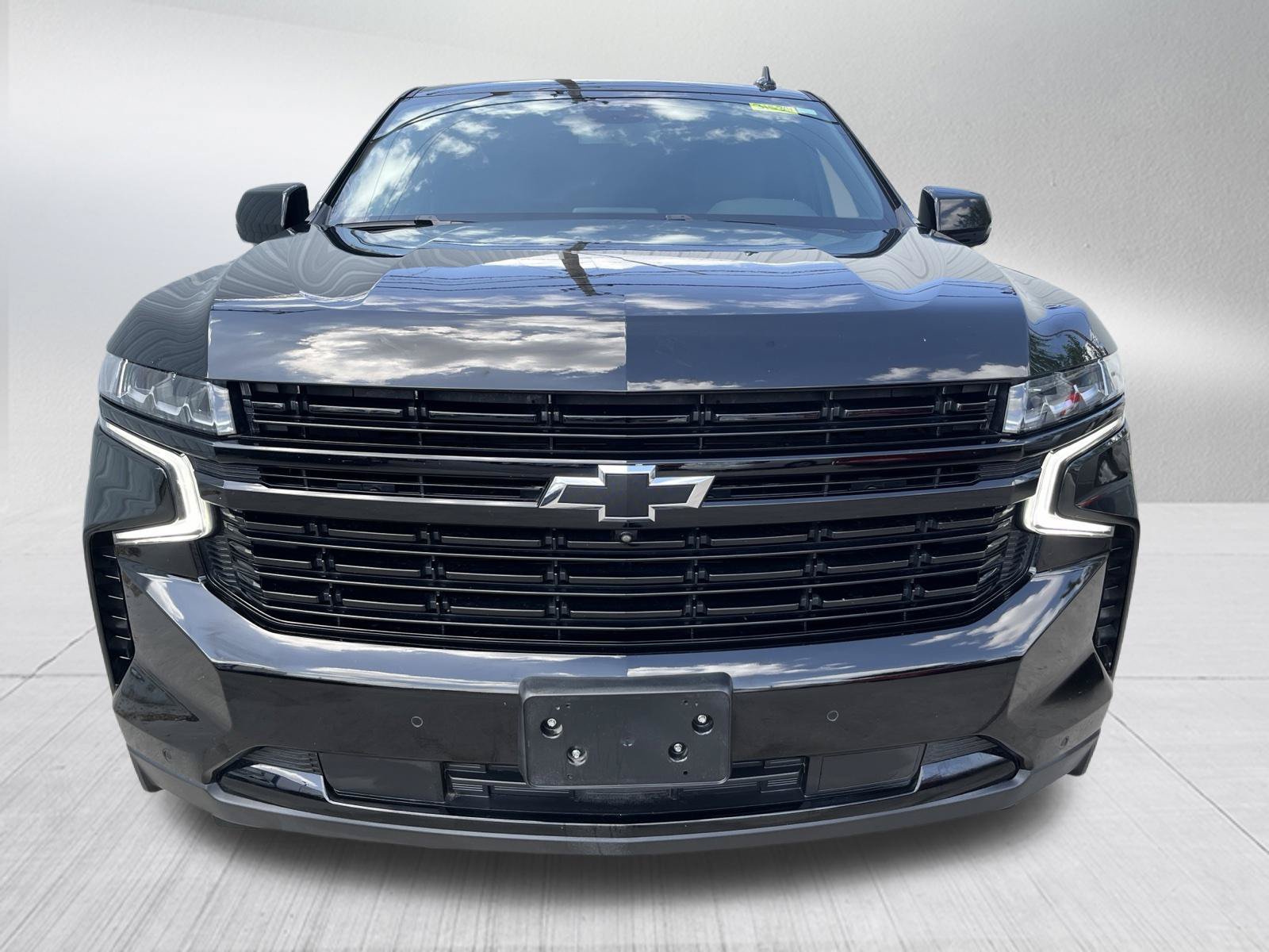 Used 2024 Chevrolet Suburban RST w/ Luxury Package RWD image 2