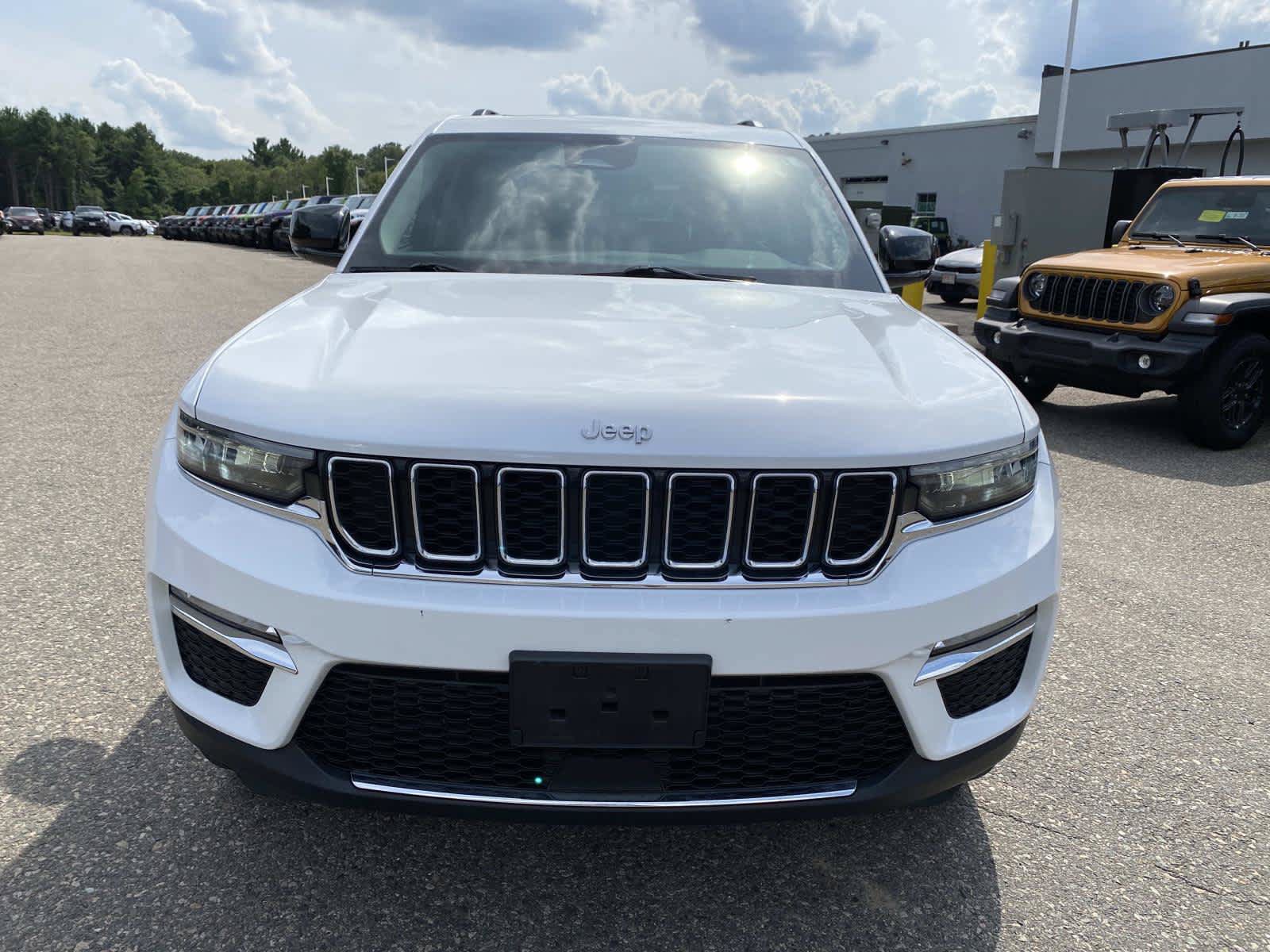 Used 2022 Jeep Grand Cherokee Limited AWD/4WD image 11