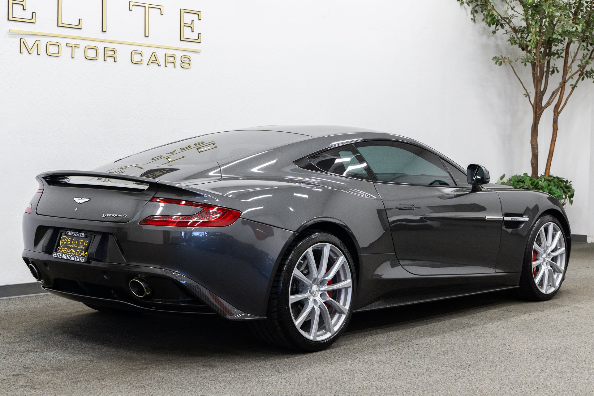 Used 2015 Aston Martin Vanquish Coupe RWD image 11