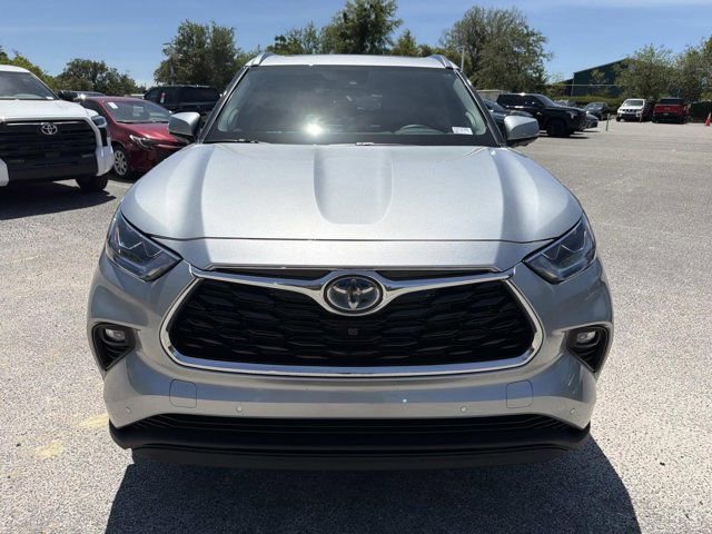 Used 2024 Toyota Highlander Limited image 6