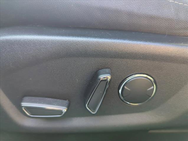 Used 2017 Ford Explorer XLT image 28