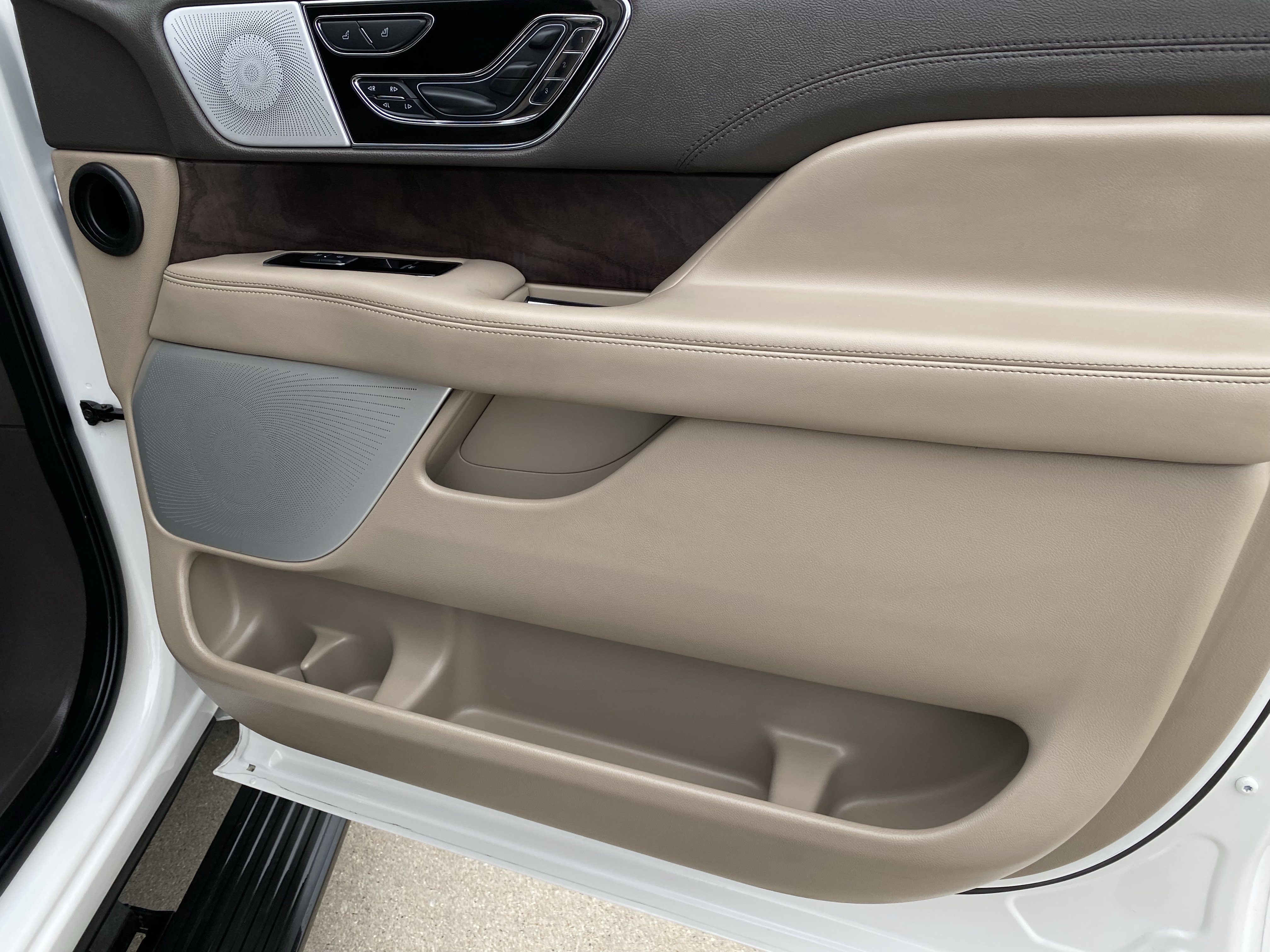 Used 2024 Lincoln Navigator L Reserve AWD/4WD image 6